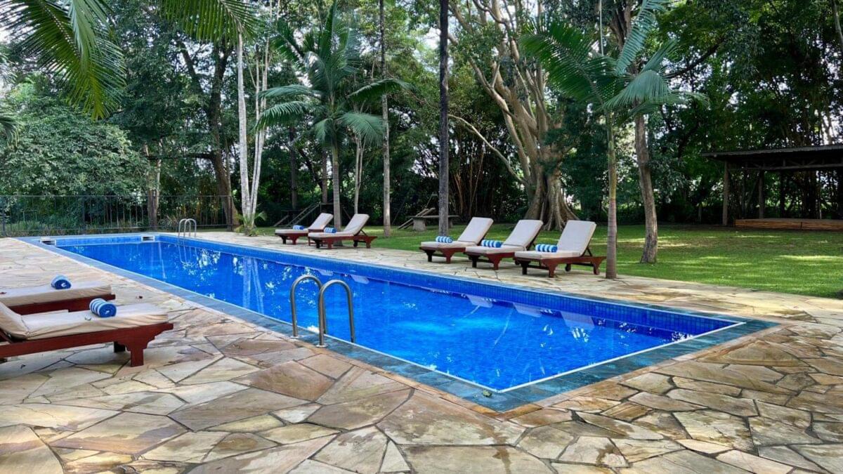 room-pool-grounds-03